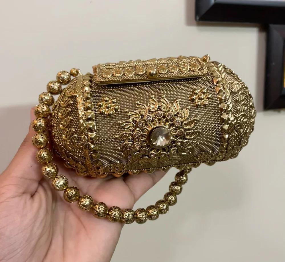 Round Indian clutch